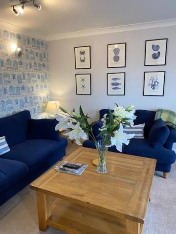 Stylish Contemporary Seaside Holiday Home With 5 Bedrooms, Sea View, Parking And Ev Point แฮร์นเบย์ ภายนอก รูปภาพ